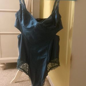 Urban outfitters body suit size small, worn once